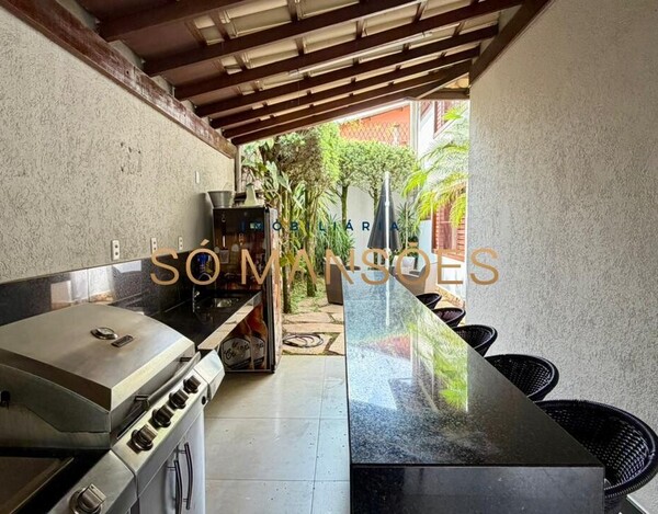 CASA DE 331m² MOBILIADA À VENDA NO BELVEDERE.