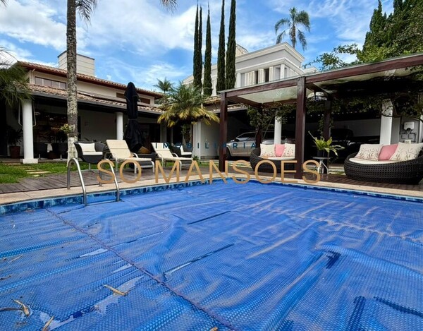 CASA DE 331m² MOBILIADA À VENDA NO BELVEDERE.