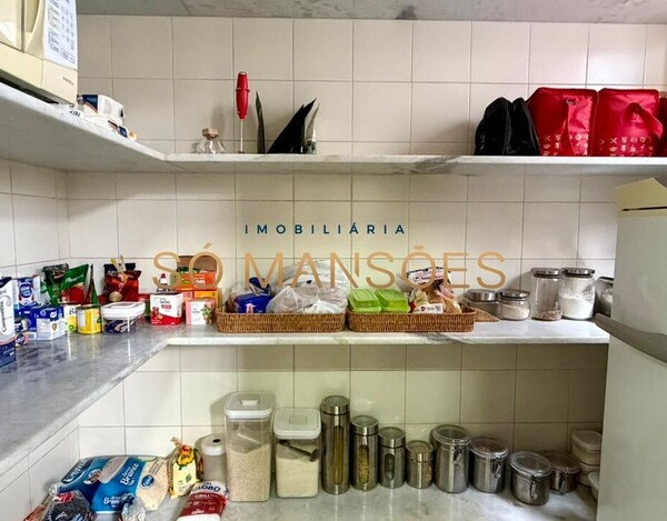 CASA DE 331m² MOBILIADA À VENDA NO BELVEDERE.