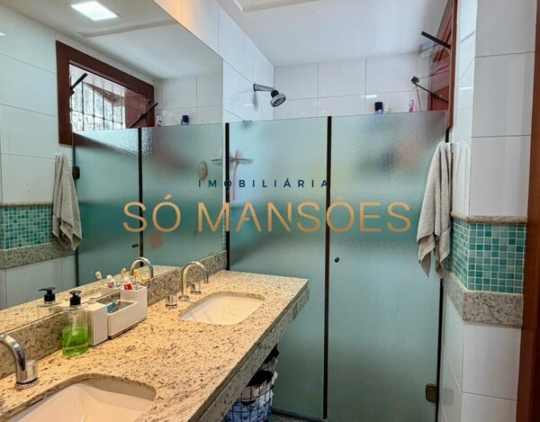 CASA DE 331m² MOBILIADA À VENDA NO BELVEDERE.