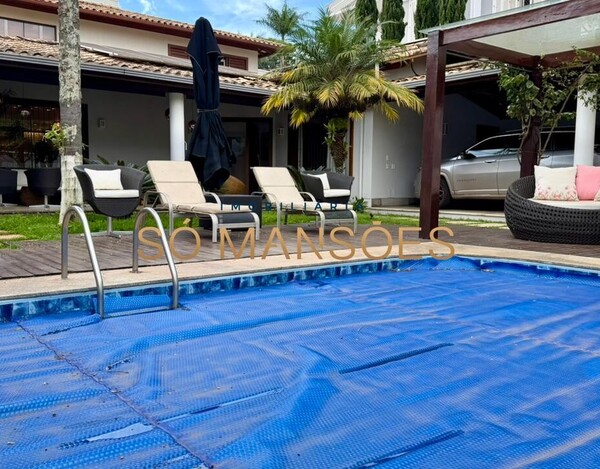 CASA DE 331m² MOBILIADA À VENDA NO BELVEDERE.