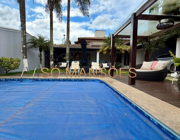 CASA DE 331m² MOBILIADA À VENDA NO BELVEDERE.