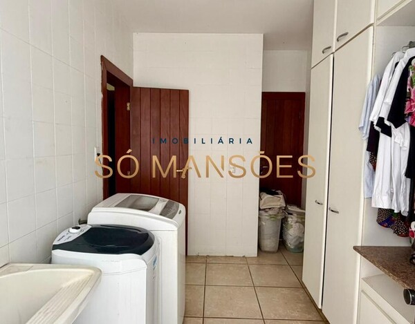 CASA DE 331m² MOBILIADA À VENDA NO BELVEDERE.