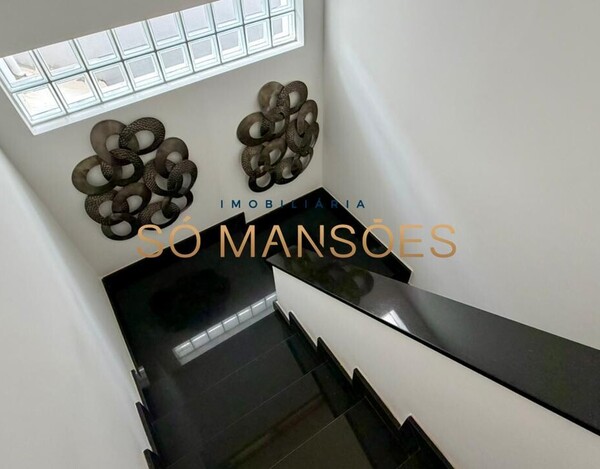 CASA DE 331m² MOBILIADA À VENDA NO BELVEDERE.