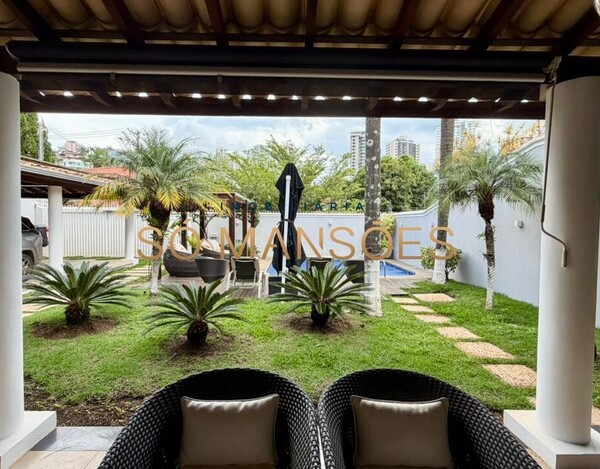 CASA DE 331m² MOBILIADA À VENDA NO BELVEDERE.