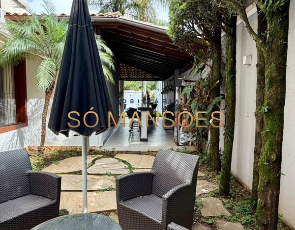 CASA DE 331m² MOBILIADA À VENDA NO BELVEDERE.