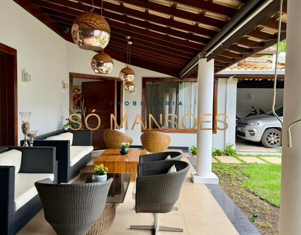 CASA DE 331m² MOBILIADA À VENDA NO BELVEDERE.