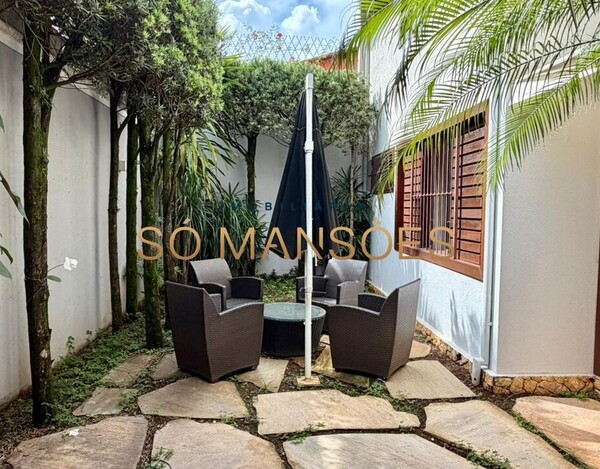 CASA DE 331m² MOBILIADA À VENDA NO BELVEDERE.