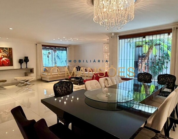 CASA DE 331m² MOBILIADA À VENDA NO BELVEDERE.