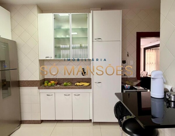 CASA DE 331m² MOBILIADA À VENDA NO BELVEDERE.