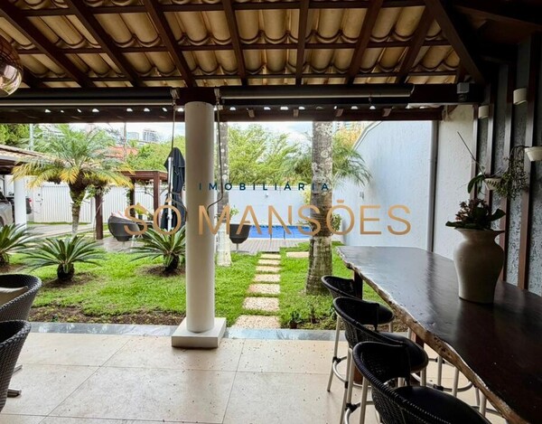 CASA DE 331m² MOBILIADA À VENDA NO BELVEDERE.