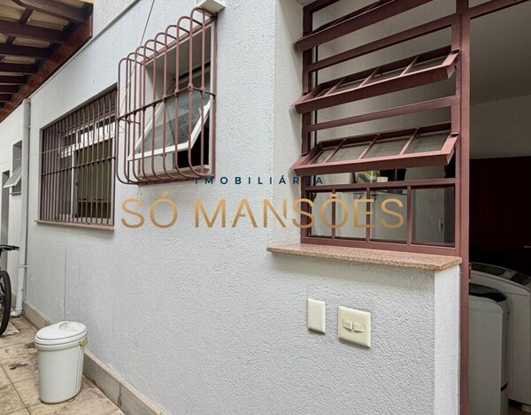 CASA DE 331m² MOBILIADA À VENDA NO BELVEDERE.