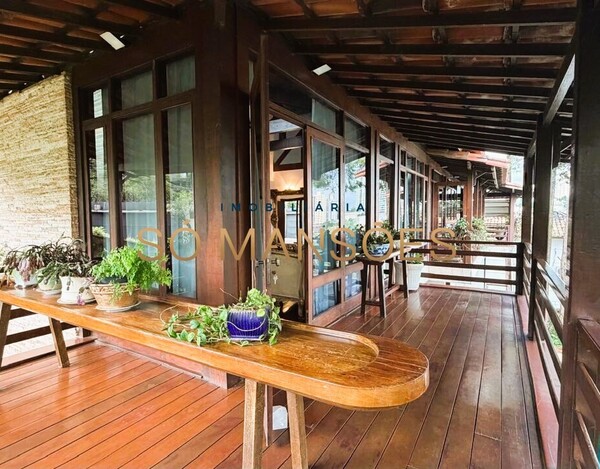 CASA DE 477M² EM LOTE DE ESQUINA À VENDA NO BELVEDERE (BH) – USO RESIDENCIAL OU COMERCIAL.