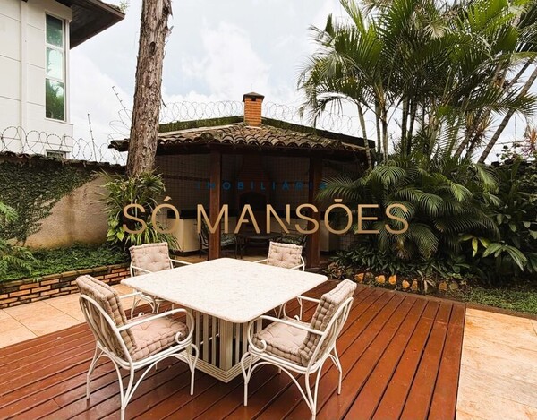 CASA DE 477M² EM LOTE DE ESQUINA À VENDA NO BELVEDERE (BH) – USO RESIDENCIAL OU COMERCIAL.