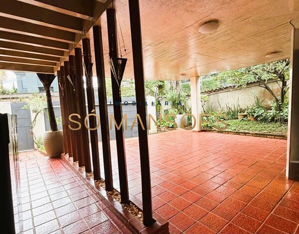 CASA DE 477M² EM LOTE DE ESQUINA À VENDA NO BELVEDERE (BH) – USO RESIDENCIAL OU COMERCIAL.