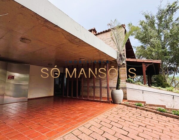 CASA DE 477M² EM LOTE DE ESQUINA À VENDA NO BELVEDERE (BH) – USO RESIDENCIAL OU COMERCIAL.