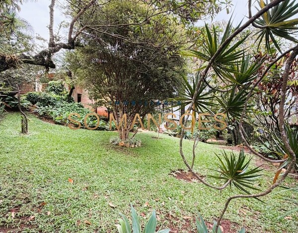 CASA DE 477M² EM LOTE DE ESQUINA À VENDA NO BELVEDERE (BH) – USO RESIDENCIAL OU COMERCIAL.