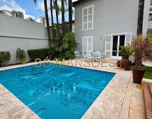 CASA DE 375M² À VENDA NO BELVEDERE.