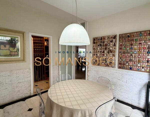 CASA DE 375M² À VENDA NO BELVEDERE.