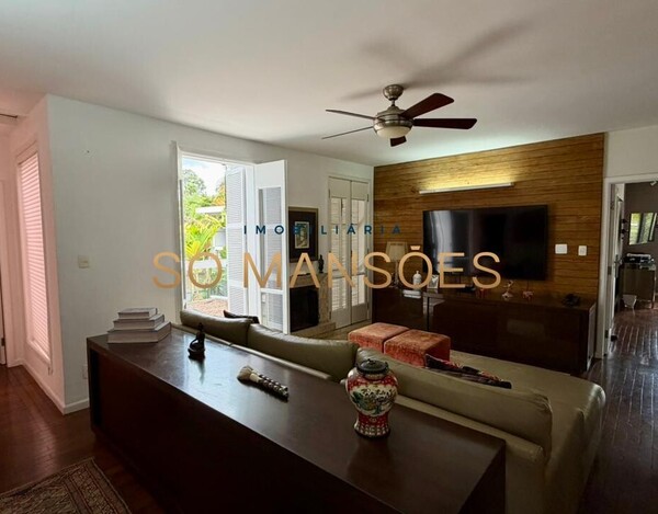 CASA DE 375M² À VENDA NO BELVEDERE.