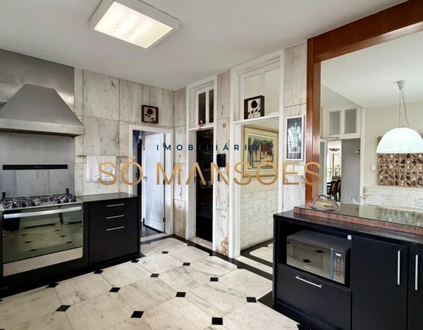 CASA DE 375M² À VENDA NO BELVEDERE.