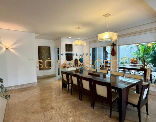 CASA DE 375M² À VENDA NO BELVEDERE.