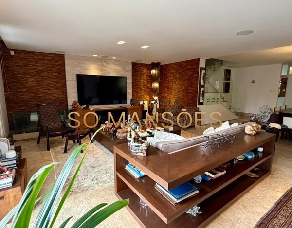 CASA DE 375M² À VENDA NO BELVEDERE.