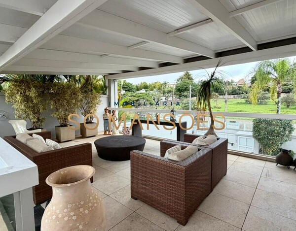 CASA DE 375M² À VENDA NO BELVEDERE.