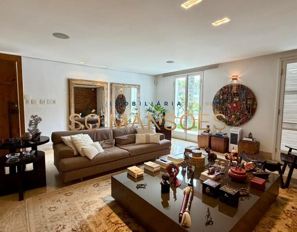 CASA DE 375M² À VENDA NO BELVEDERE.