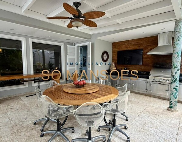 CASA DE 375M² À VENDA NO BELVEDERE.