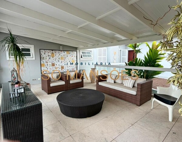 CASA DE 375M² À VENDA NO BELVEDERE.