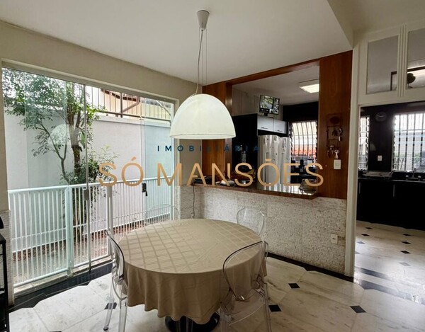 CASA DE 375M² À VENDA NO BELVEDERE.