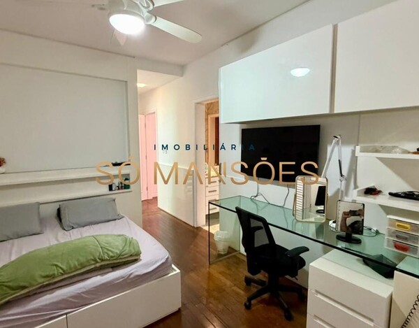 CASA DE 375M² À VENDA NO BELVEDERE.