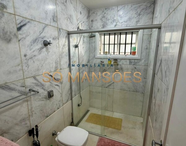 CASA DE 375M² À VENDA NO BELVEDERE.