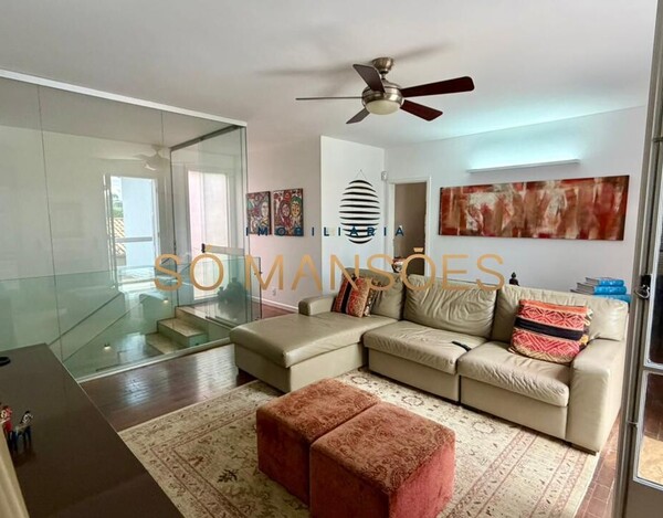 CASA DE 375M² À VENDA NO BELVEDERE.