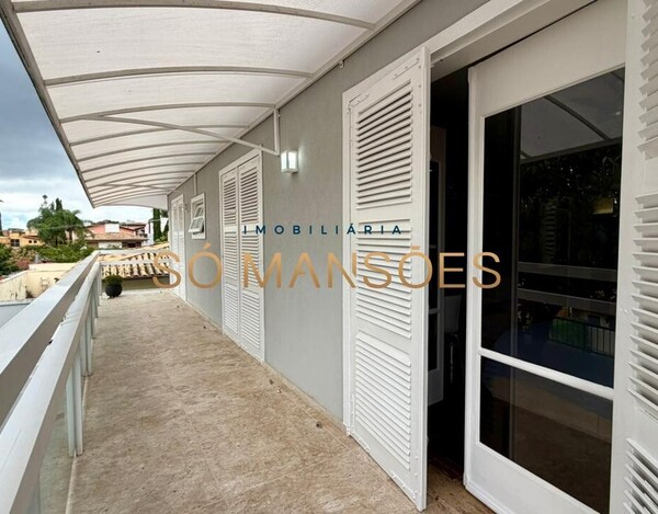 CASA DE 375M² À VENDA NO BELVEDERE.