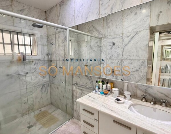 CASA DE 375M² À VENDA NO BELVEDERE.