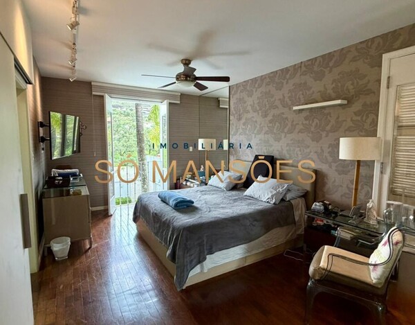 CASA DE 375M² À VENDA NO BELVEDERE.