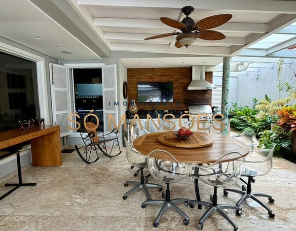 CASA DE 375M² À VENDA NO BELVEDERE.