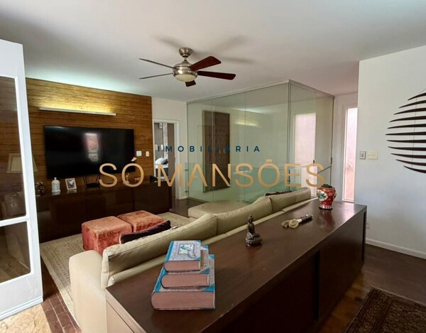 CASA DE 375M² À VENDA NO BELVEDERE.