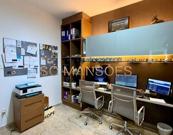 CASA DE 375M² À VENDA NO BELVEDERE.