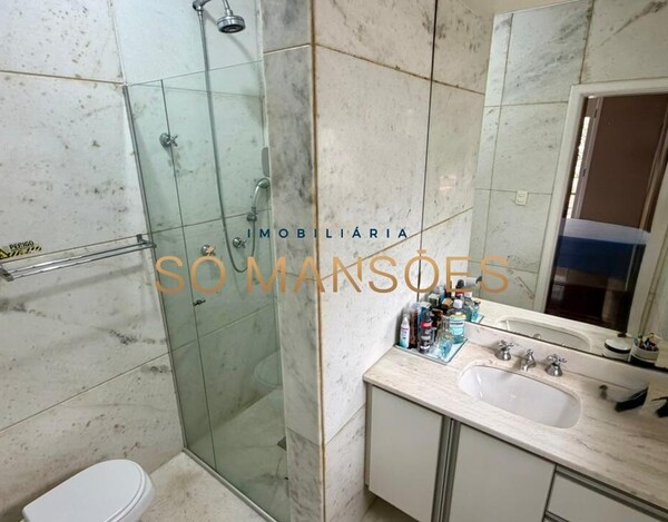 CASA DE 375M² À VENDA NO BELVEDERE.