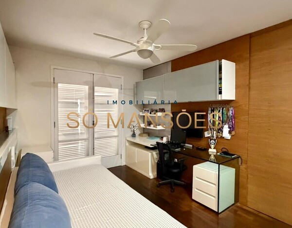 CASA DE 375M² À VENDA NO BELVEDERE.