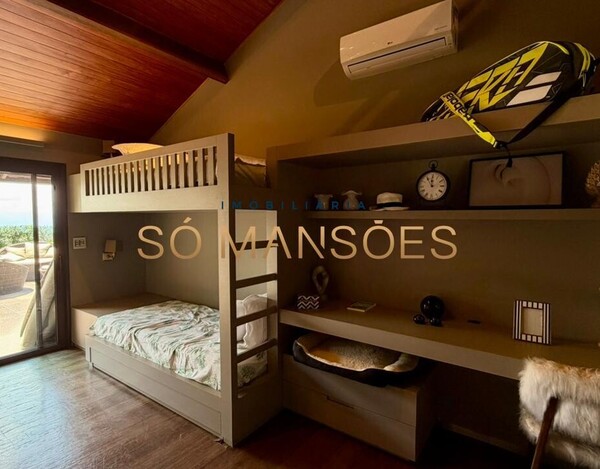 CASA À VENDA NO CONDOMÍNIO MORRO DO CHAPÉU – APROX. 600M² CONSTRUÍDOS E 82M² DE HABITE-SE.