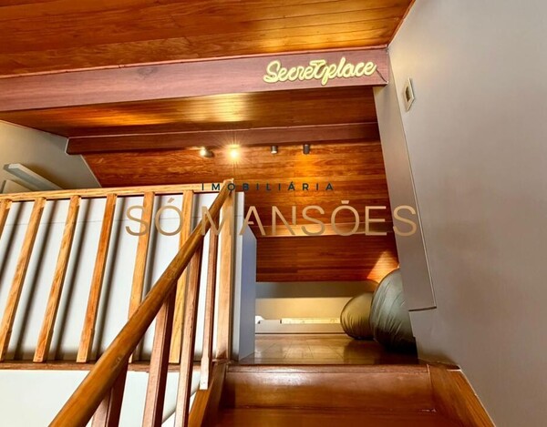 CASA À VENDA NO CONDOMÍNIO MORRO DO CHAPÉU – APROX. 600M² CONSTRUÍDOS E 82M² DE HABITE-SE.