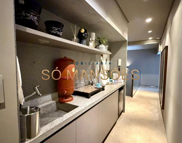 CASA À VENDA NO CONDOMÍNIO MORRO DO CHAPÉU – APROX. 600M² CONSTRUÍDOS E 82M² DE HABITE-SE.