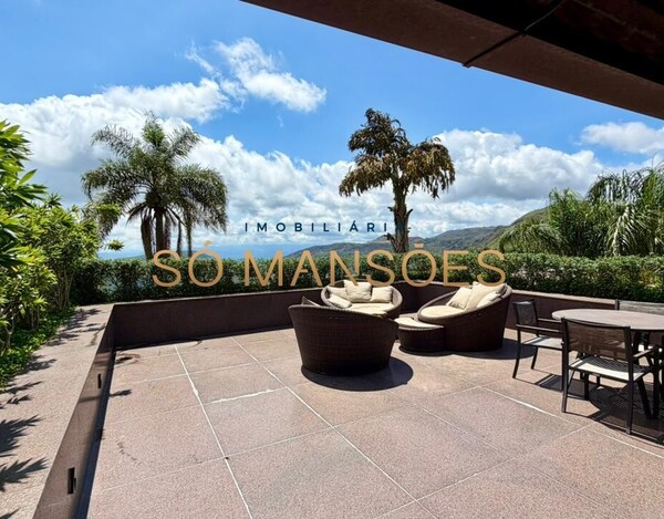 CASA À VENDA NO CONDOMÍNIO MORRO DO CHAPÉU – APROX. 600M² CONSTRUÍDOS E 82M² DE HABITE-SE.