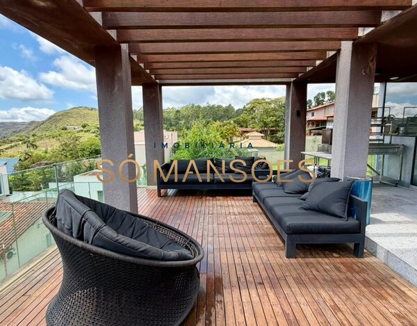 CASA À VENDA NO CONDOMÍNIO MORRO DO CHAPÉU – APROX. 600M² CONSTRUÍDOS E 82M² DE HABITE-SE.