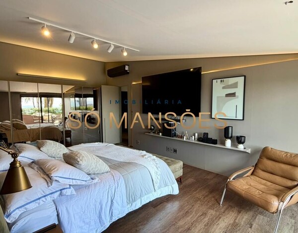 CASA À VENDA NO CONDOMÍNIO MORRO DO CHAPÉU – APROX. 600M² CONSTRUÍDOS E 82M² DE HABITE-SE.