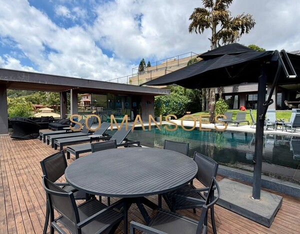 CASA À VENDA NO CONDOMÍNIO MORRO DO CHAPÉU – APROX. 600M² CONSTRUÍDOS E 82M² DE HABITE-SE.